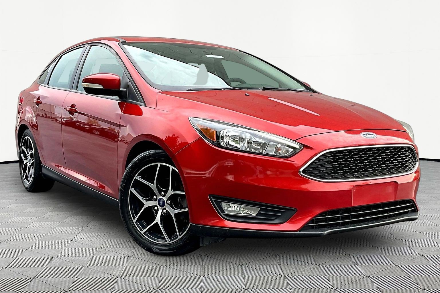 Used 2018 Ford Focus SEL FWD image 3