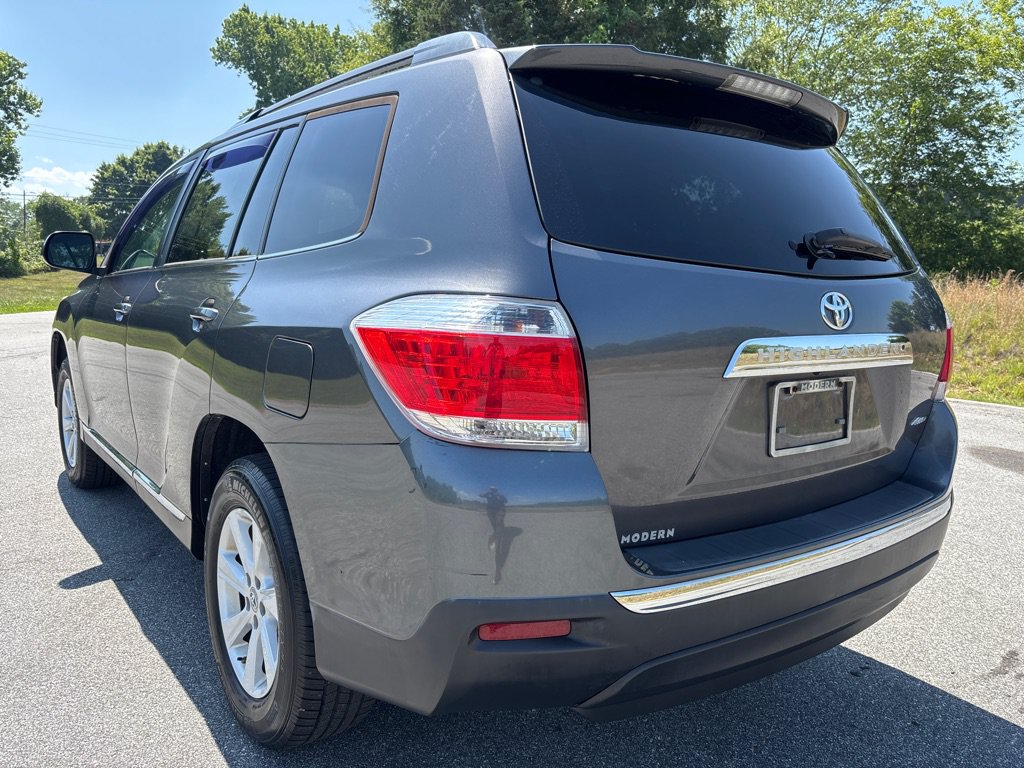 Used 2012 Toyota Highlander 4WD w/ Tech Pkg image 3