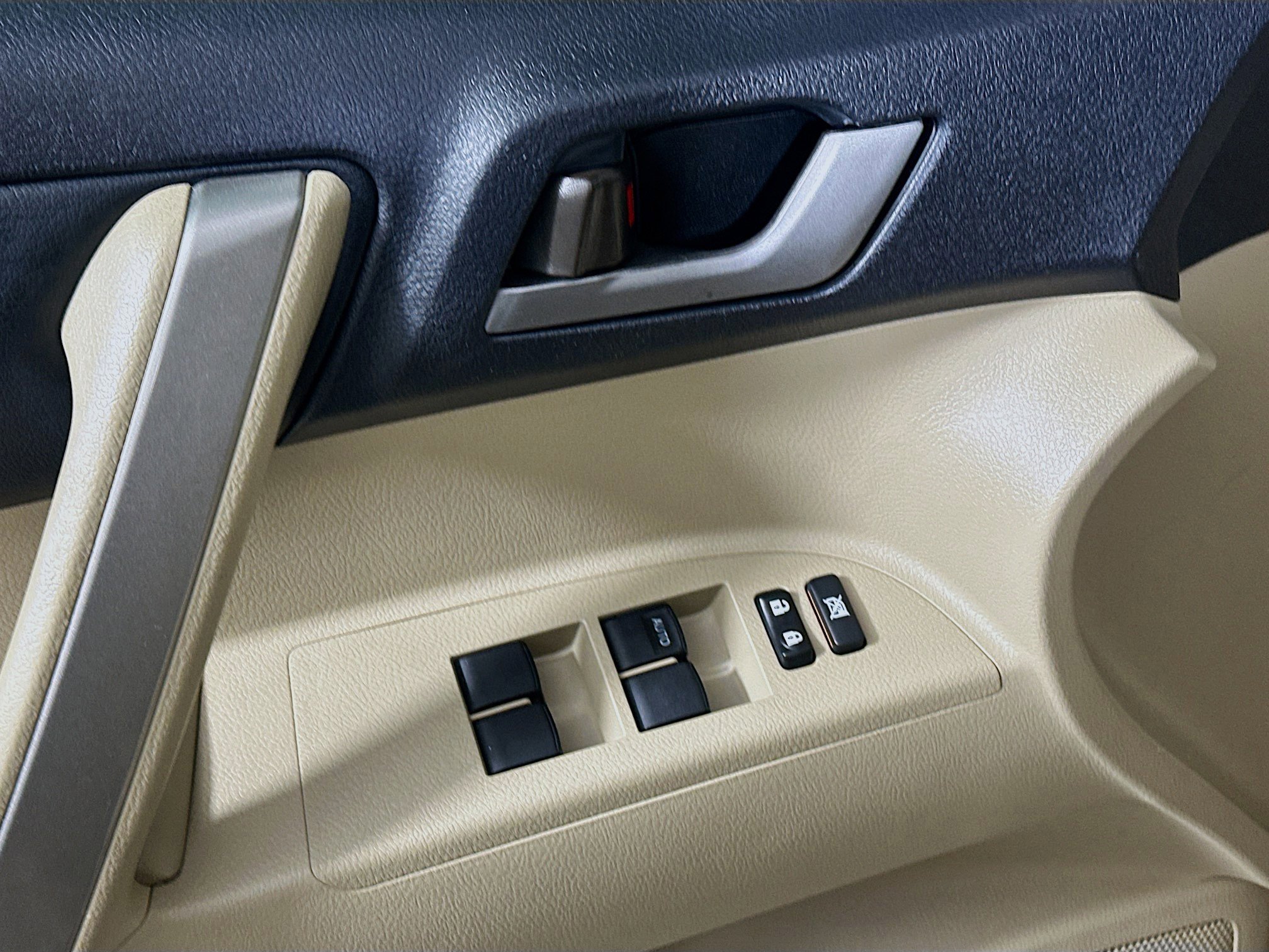 Used 2013 Toyota Highlander SE image 15