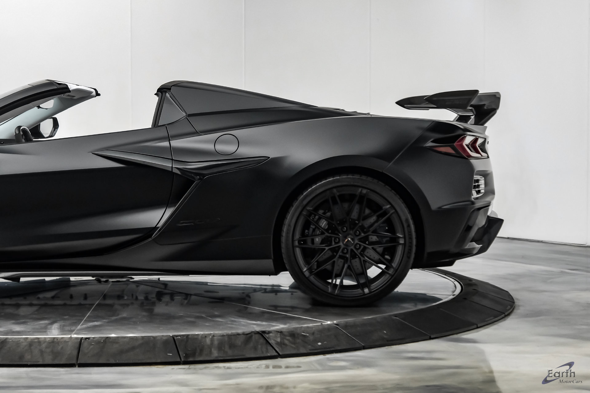 Used 2024 Chevrolet Corvette Z06 w/ Z07 Performance Package RWD image 11