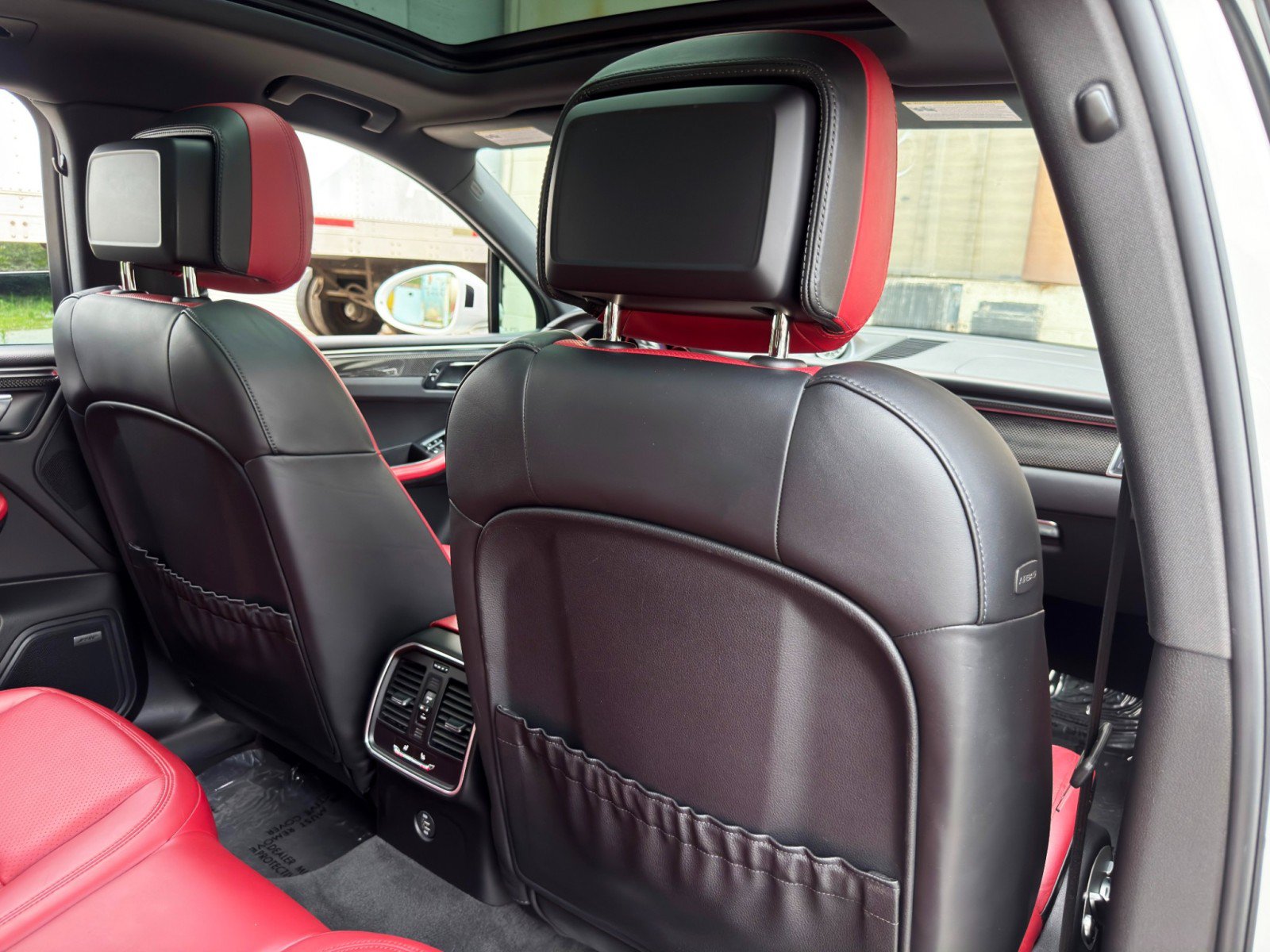 Used 2018 Porsche Macan GTS w/ Premium Package Plus AWD/4WD image 35