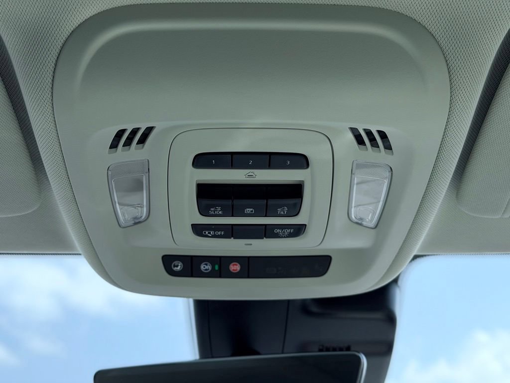 Used 2022 Buick Envision Avenir w/ Technology Package II AWD/4WD image 49