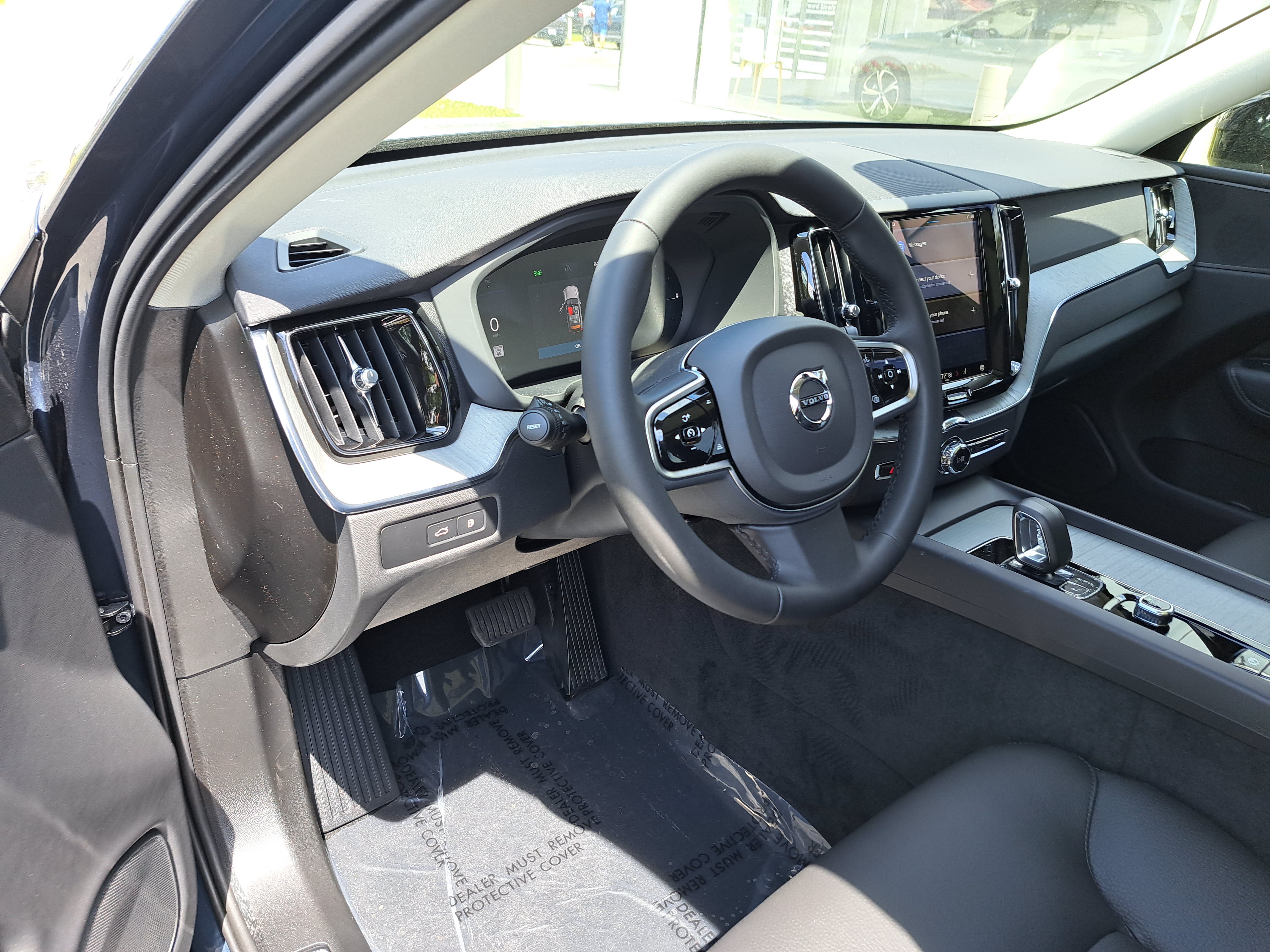 New 2025 Volvo XC60 T8 Plus w/ Protection Package Premier AWD/4WD image 6