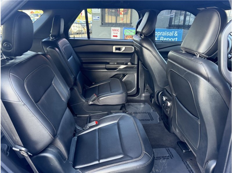 Used 2020 Ford Explorer XLT w/ Equipment Group 202A image 32