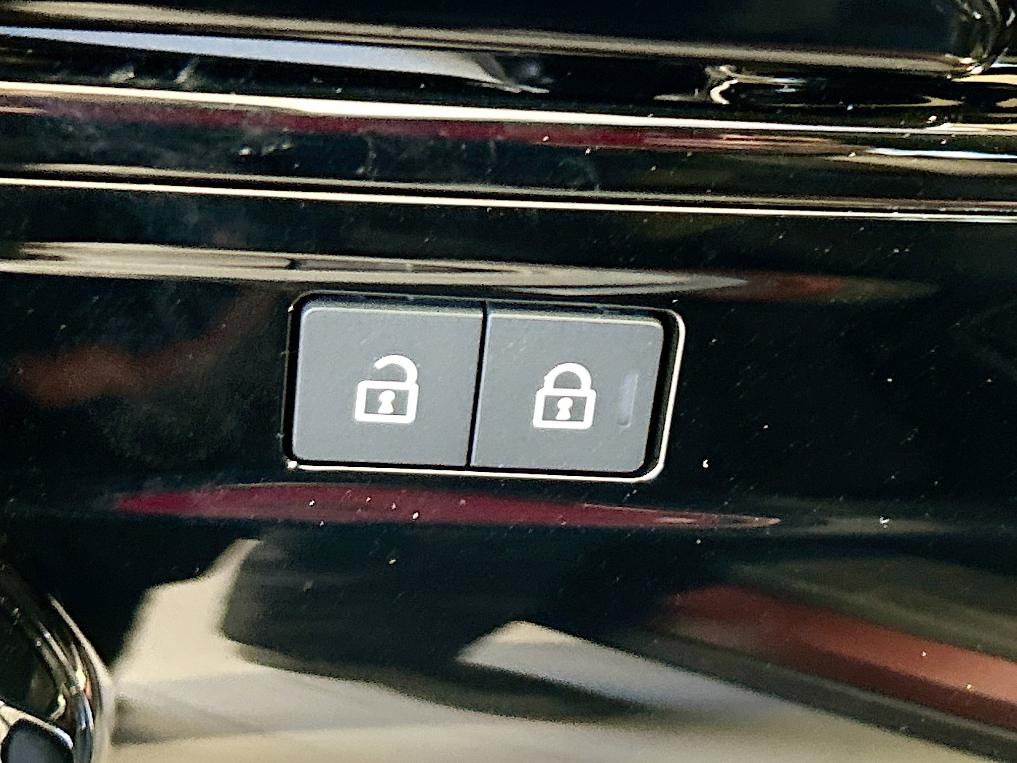 New 2025 Land Rover Range Rover SV image 18