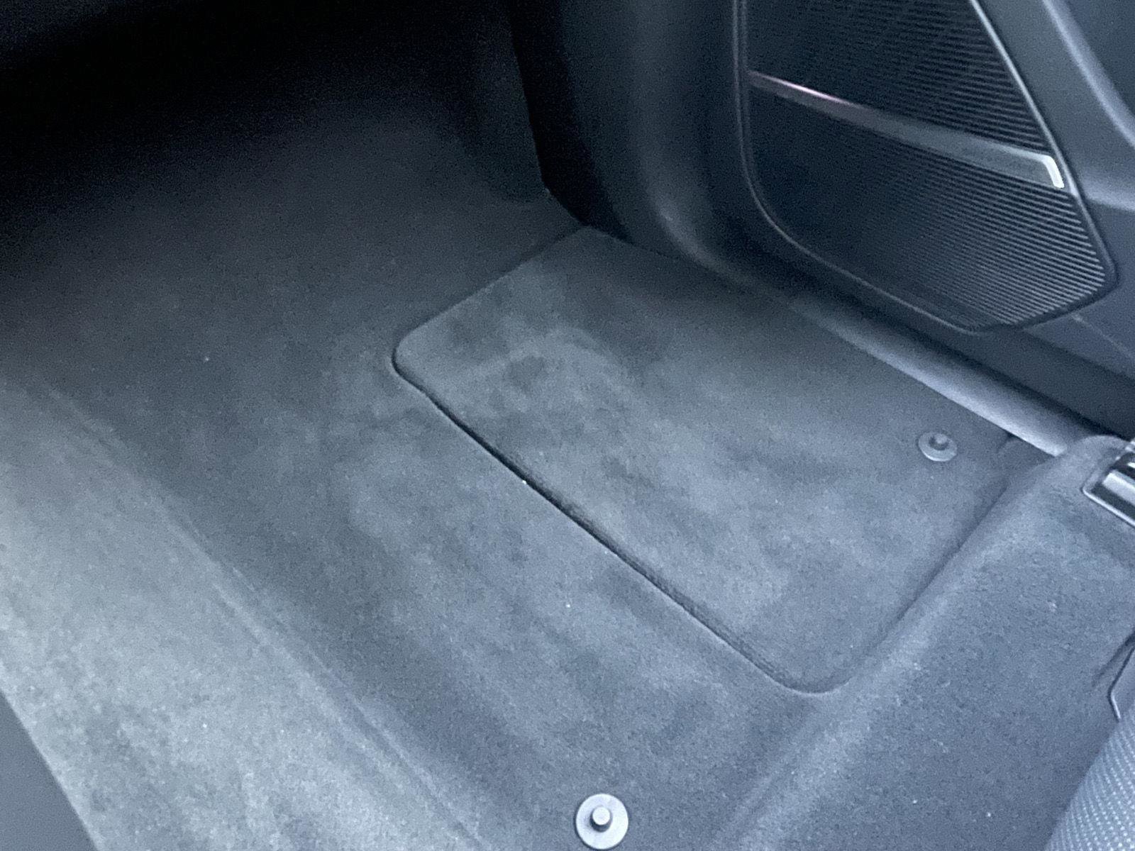 Used 2025 Audi Q8 Prestige w/ Prestige Package image 25