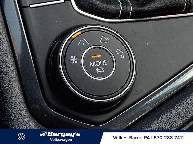 Certified 2024 Volkswagen Tiguan SEL R-Line AWD/4WD image 28