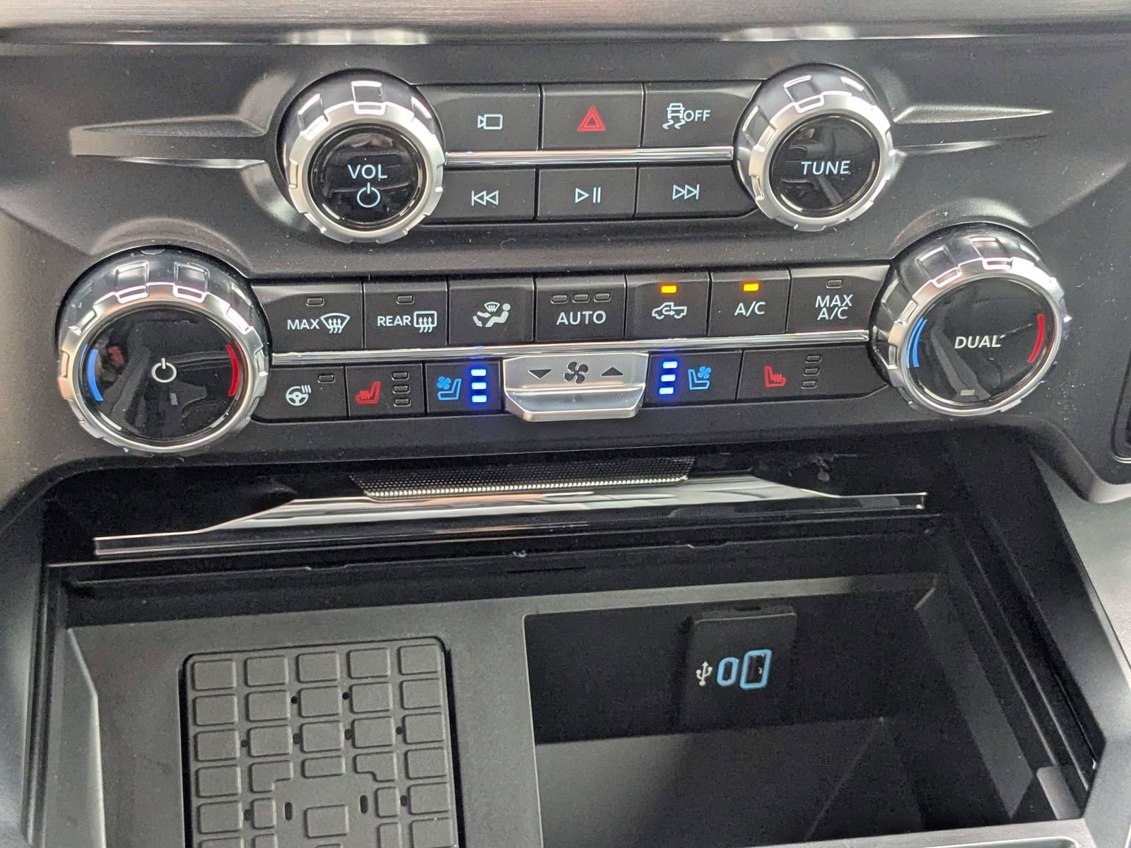 New 2026 Ford F250 Lariat w/ Black Appearance Package AWD/4WD image 23