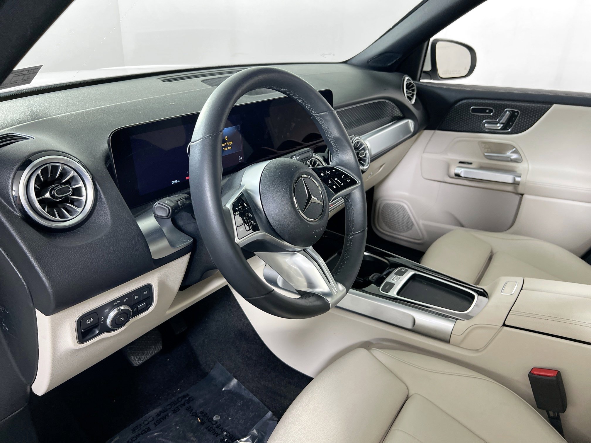 Used 2024 Mercedes-Benz GLB 250 4MATIC image 9