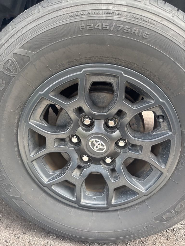 Used 2022 Toyota Tacoma SR5 w/ Technology Package image 9