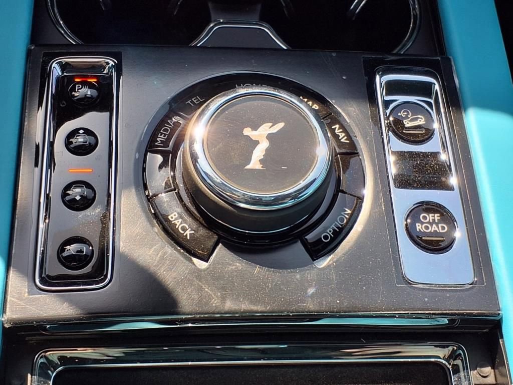 Used 2025 Rolls-Royce Cullinan Black Badge image 20