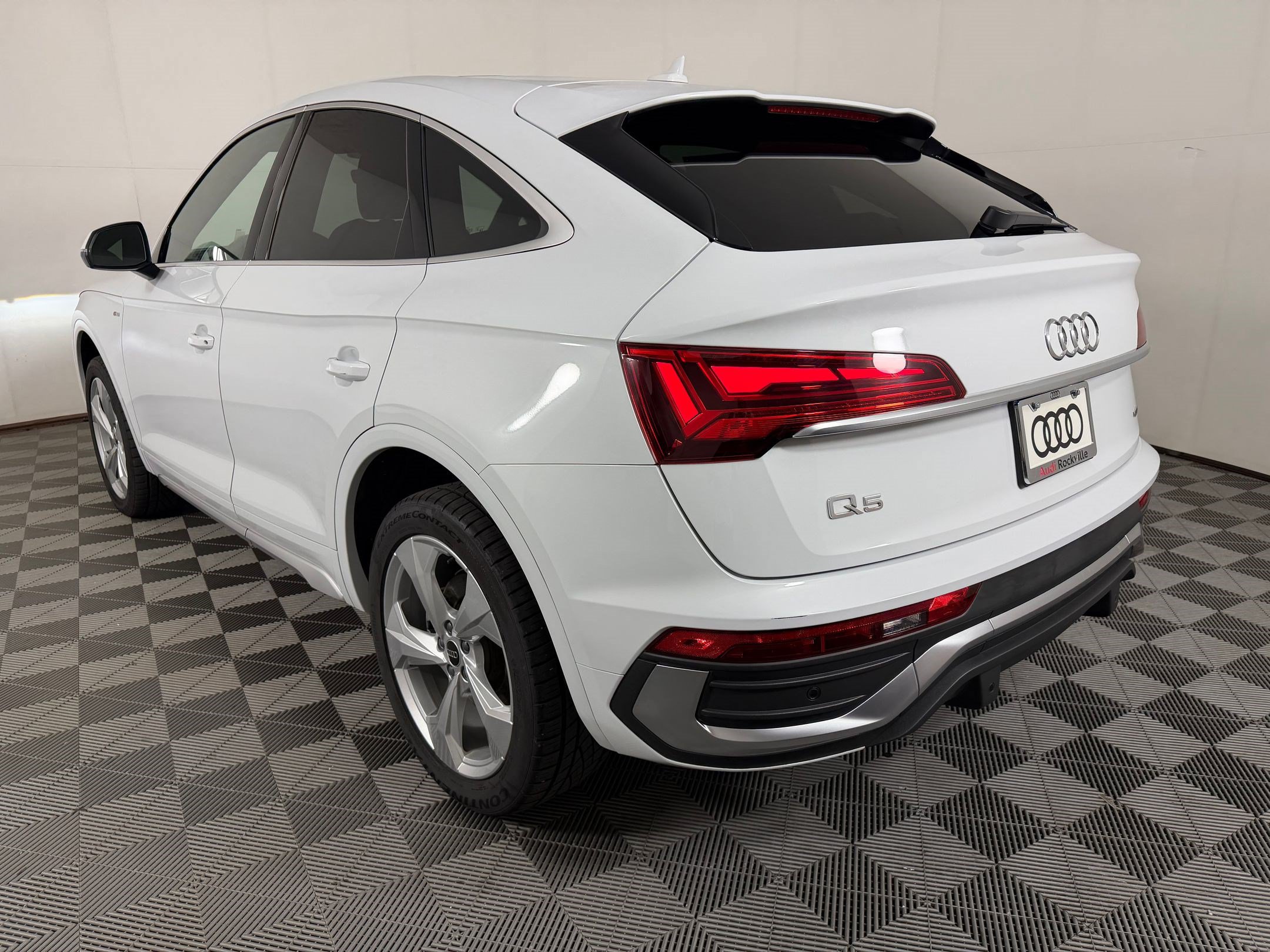 Certified 2024 Audi Q5 2.0T Premium Plus w/ Premium Plus Package AWD/4WD image 3