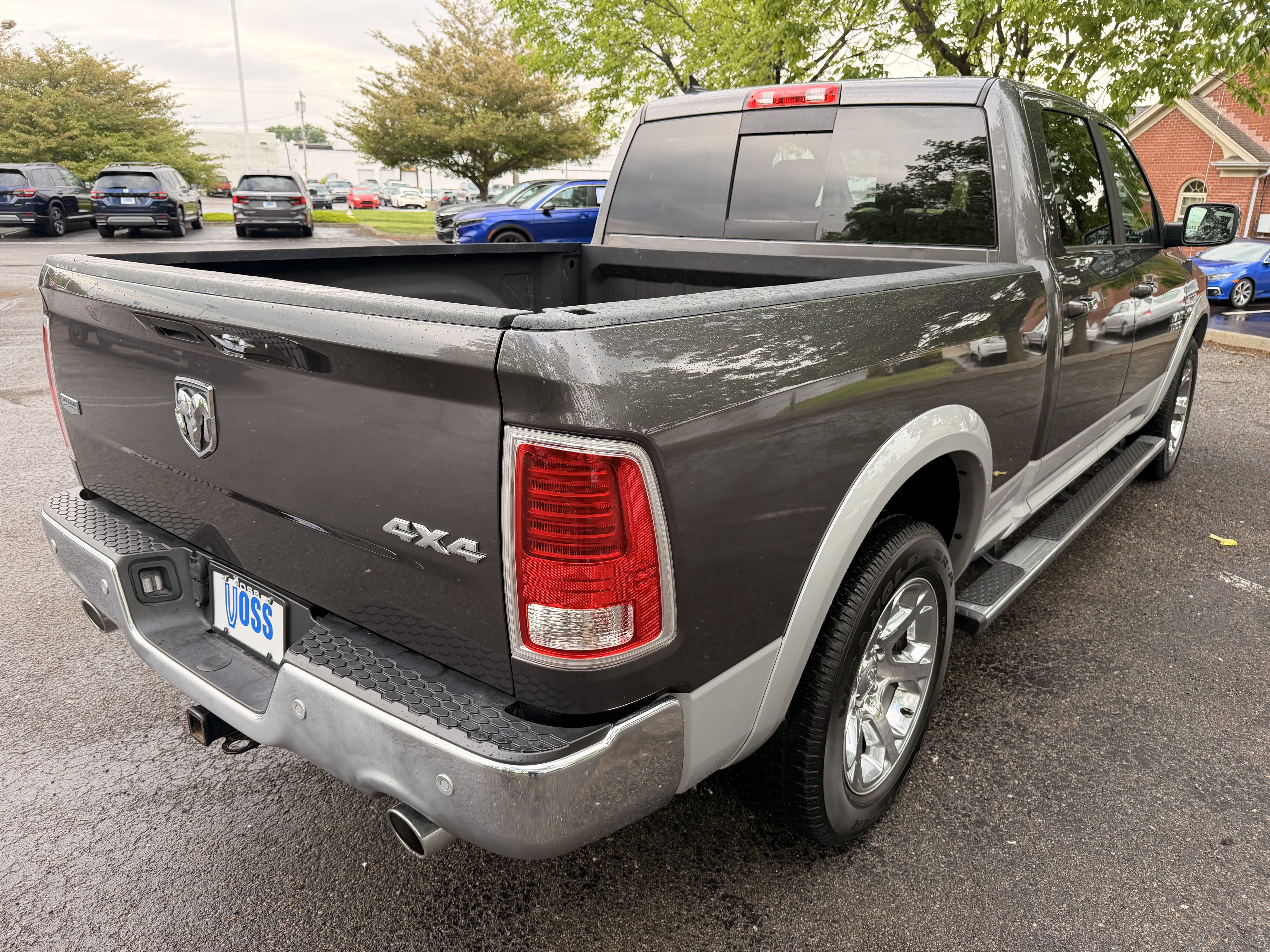 Used 2017 RAM 1500 Laramie w/ Convenience Group AWD/4WD image 3