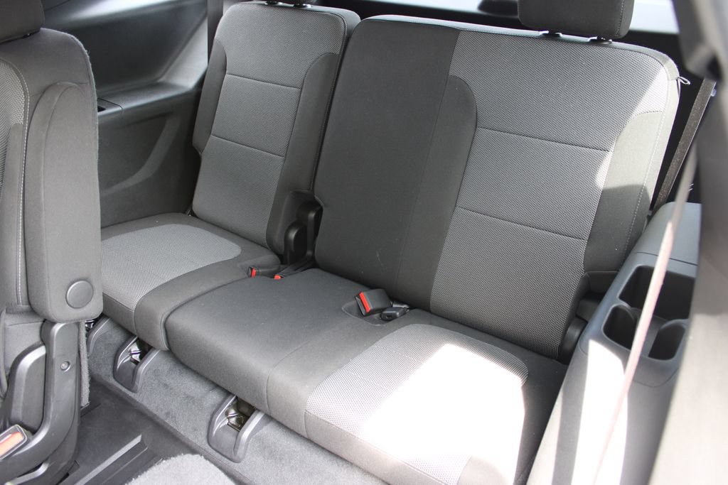 Used 2022 Chevrolet Traverse LT FWD image 44