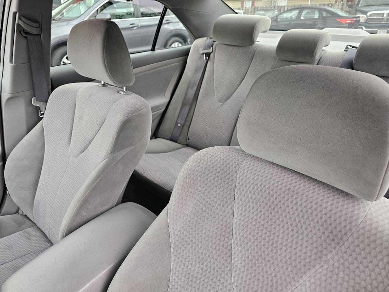 Used 2010 Toyota Camry LE FWD image 12