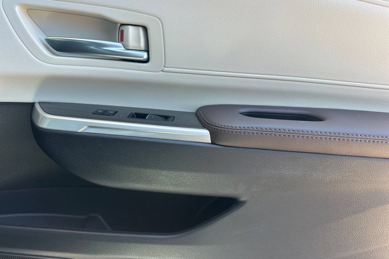 Certified 2023 Toyota Sienna Platinum FWD image 20