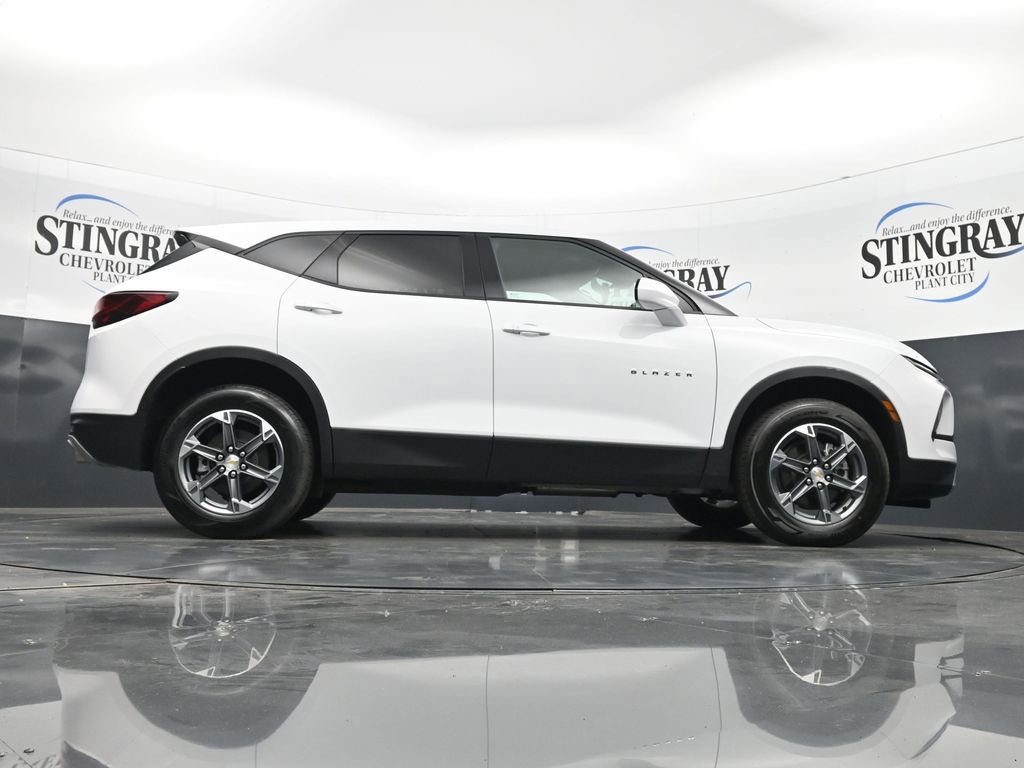 Used 2025 Chevrolet Blazer LT FWD image 33