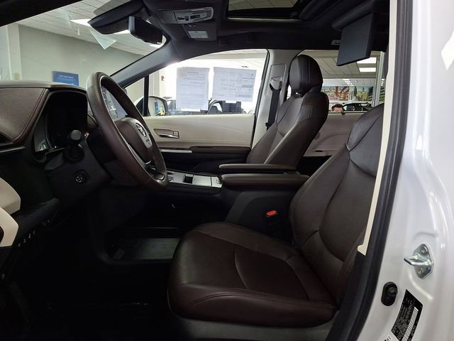Used 2024 Toyota Sienna Platinum image 14