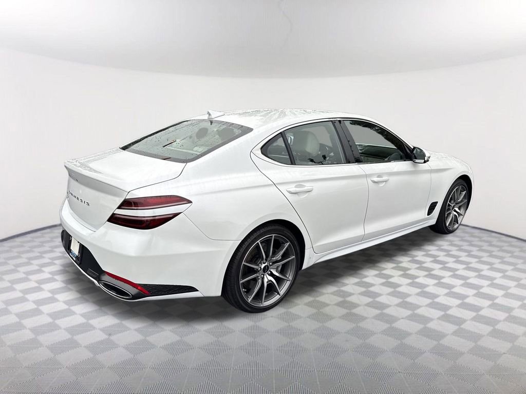 Used 2025 Genesis G70 2.5T image 5