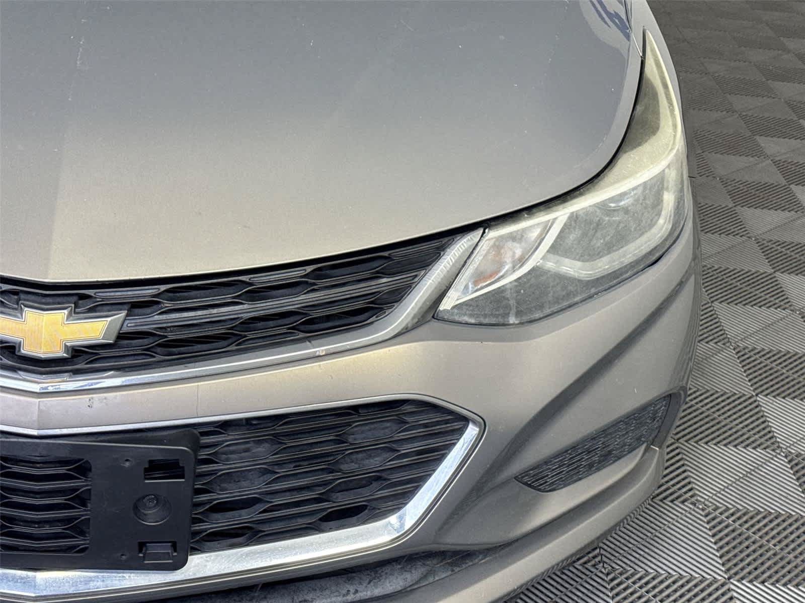 Used 2017 Chevrolet Cruze LT FWD image 9