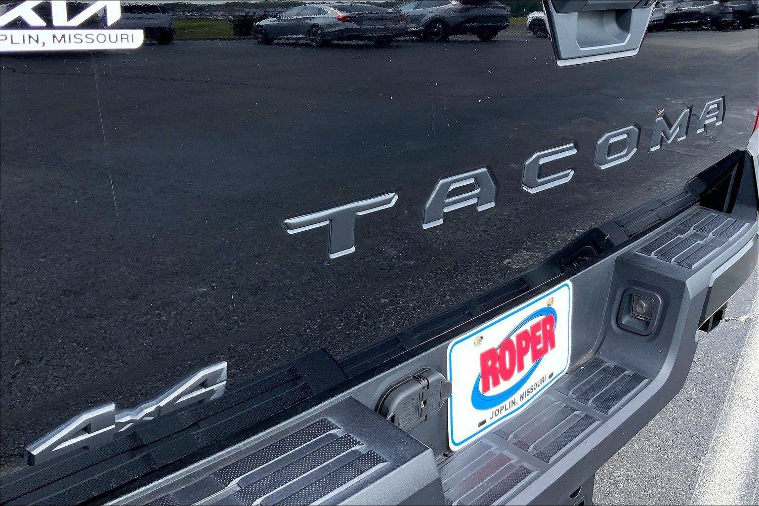 Used 2024 Toyota Tacoma SR5 AWD/4WD image 29