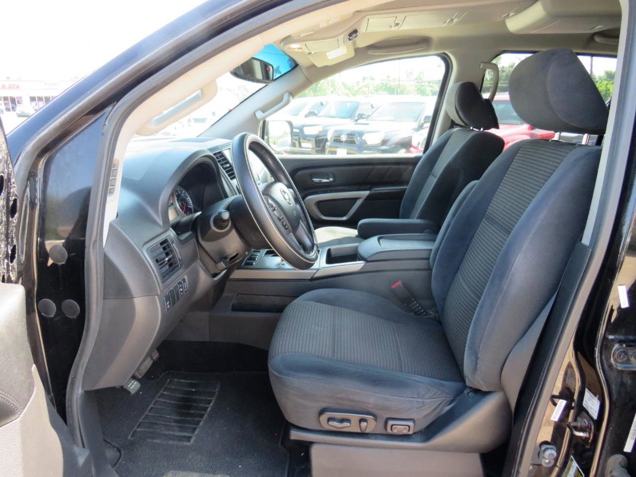 Used 2015 Nissan Armada SV AWD/4WD image 9