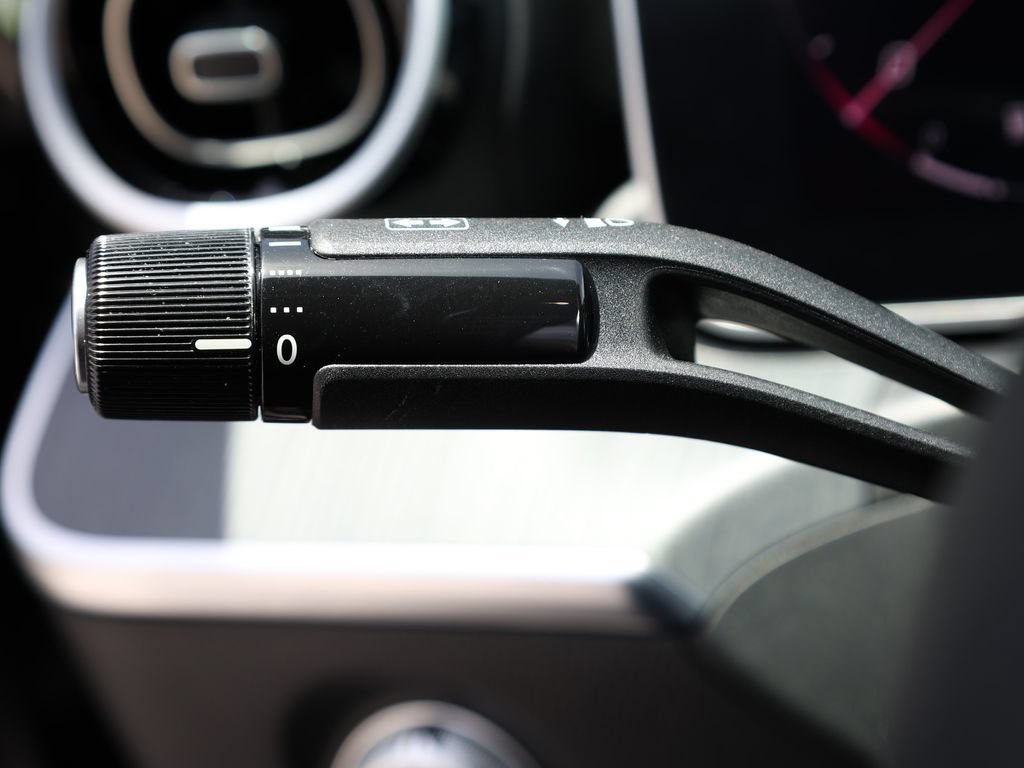 Used 2025 Mercedes-Benz C 300 Sedan image 39