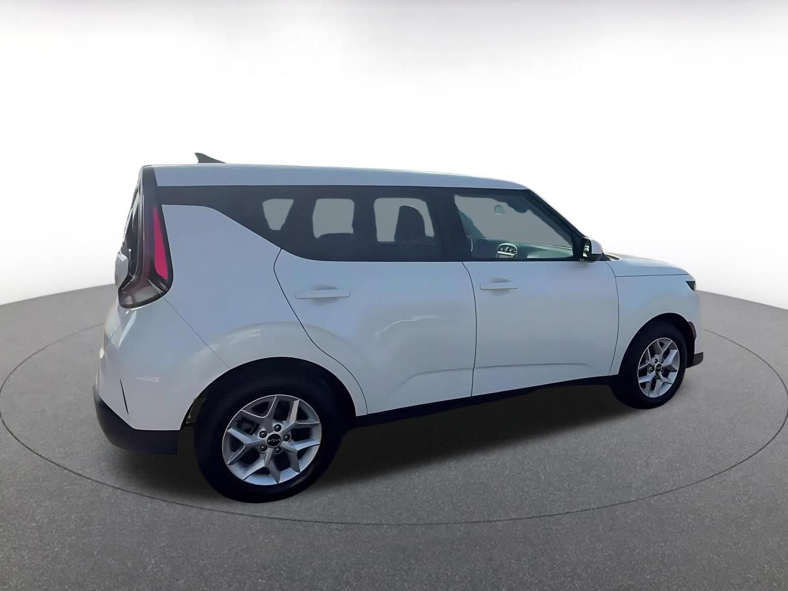 Used 2025 Kia Soul LX w/ LX Technology Package FWD image 15