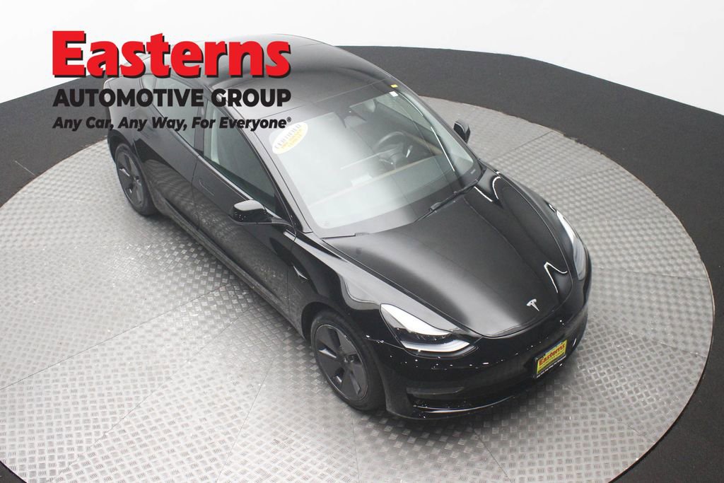 Used 2023 Tesla Model 3 Standard Range image 3