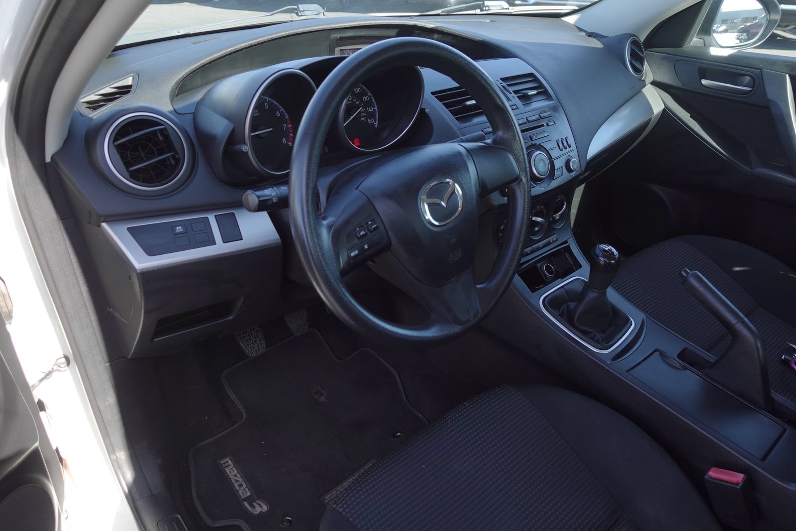 Used 2013 MAZDA MAZDA3 i SV FWD image 9