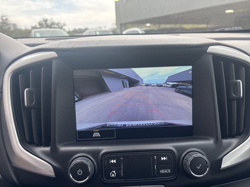 Used 2024 GMC Terrain SLT image 24