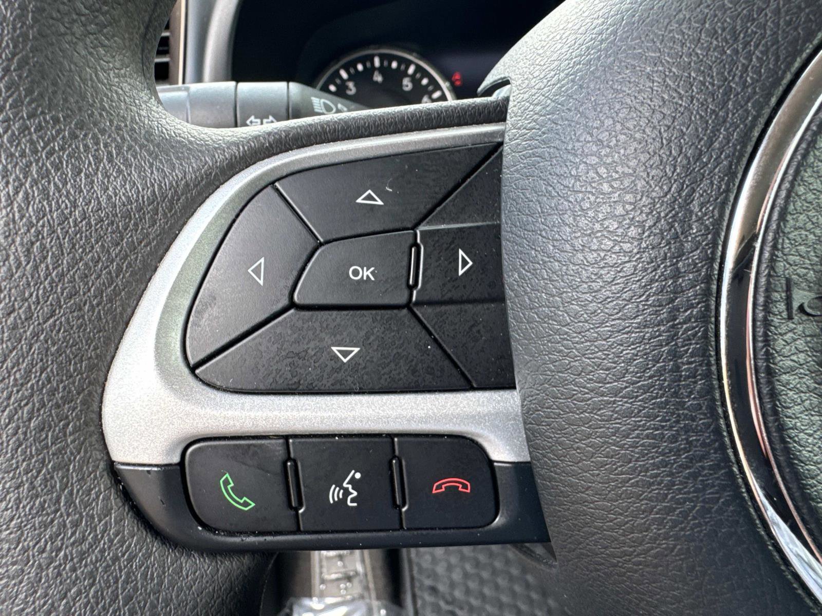 Certified 2023 Jeep Renegade Latitude AWD/4WD image 31