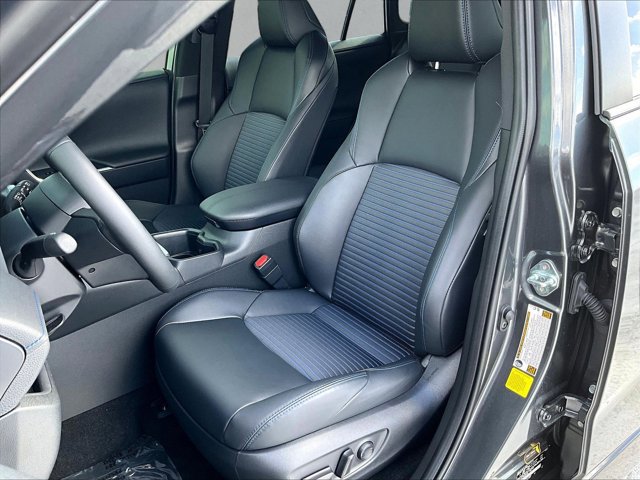 Used 2025 Toyota RAV4 XSE w/ Advanced Technology Package image 27