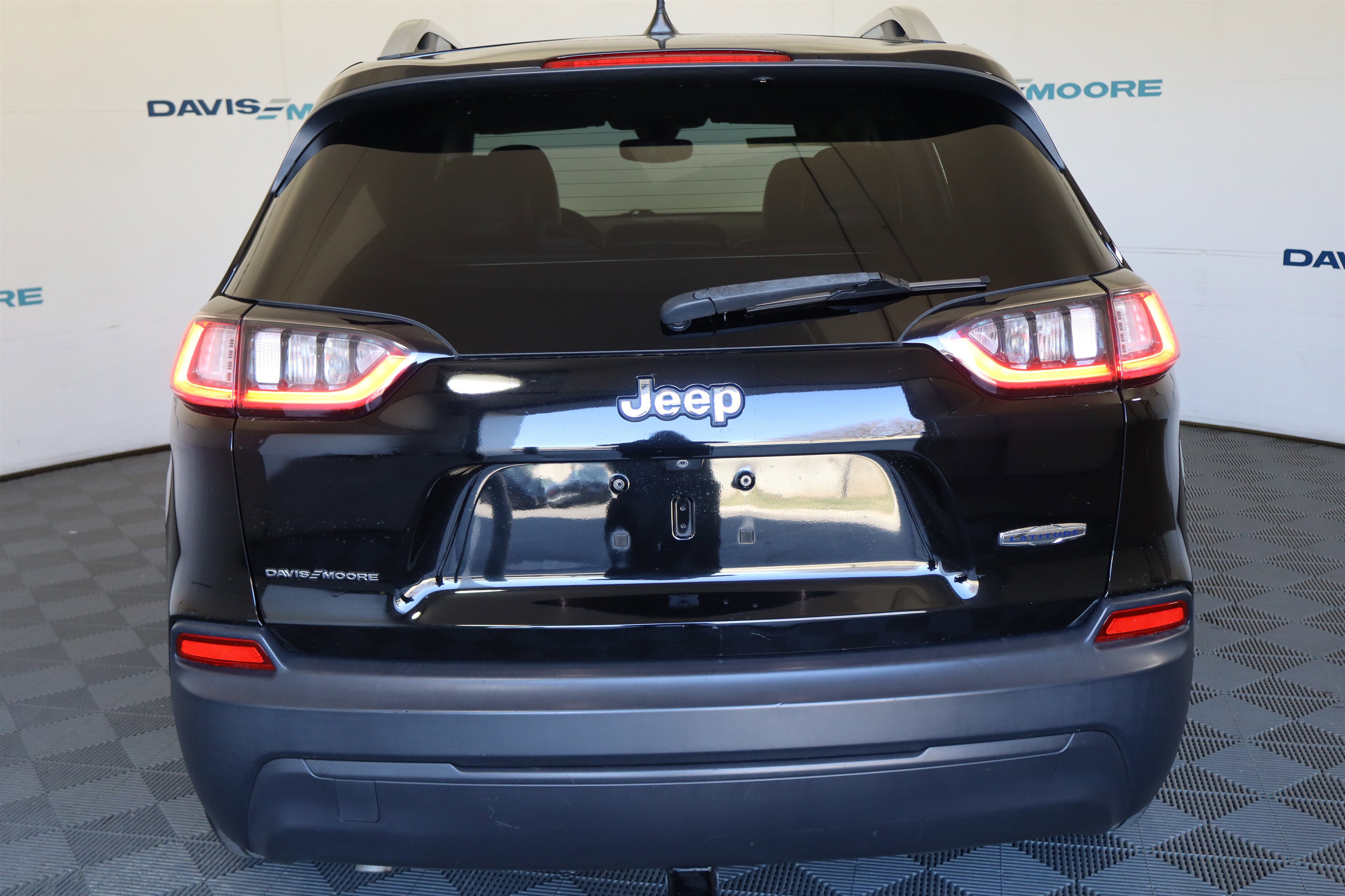 Used 2019 Jeep Cherokee Latitude Plus w/ Comfort/Convenience Group image 8