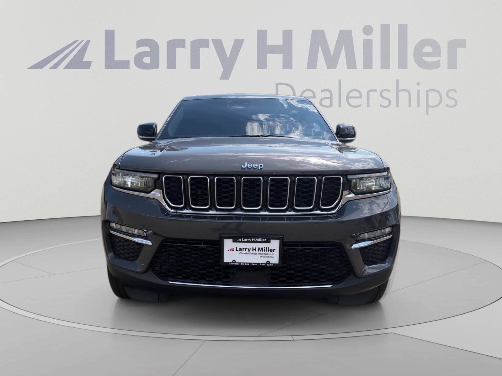 Used 2023 Jeep Grand Cherokee Limited AWD/4WD image 9