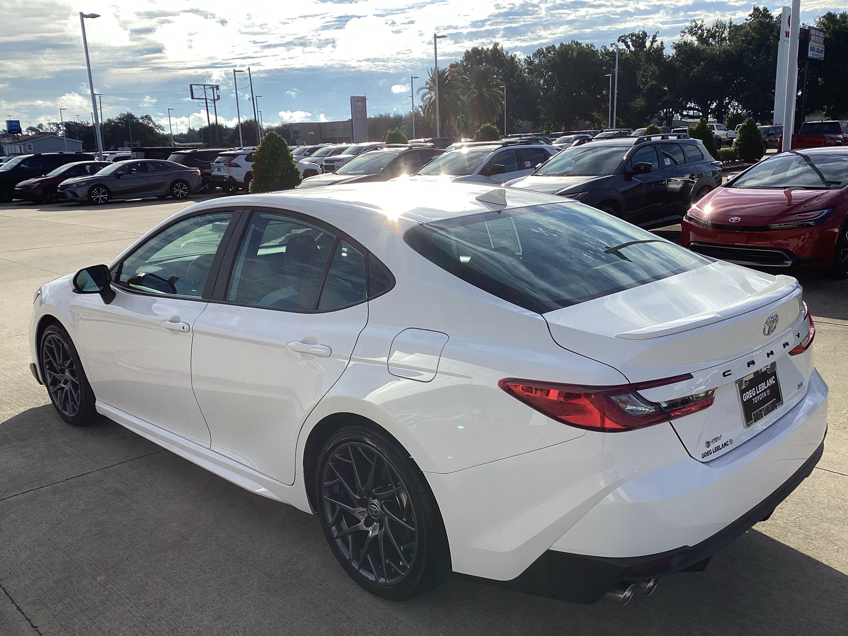 Used 2026 Toyota Camry SE w/ Multimedia Upgrade Package FWD image 5
