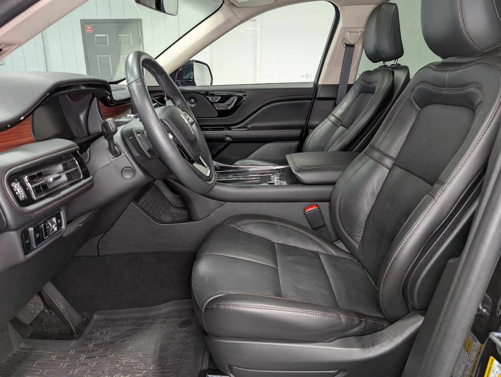 Used 2024 Lincoln Aviator Reserve w/ Elements Package Plus image 4