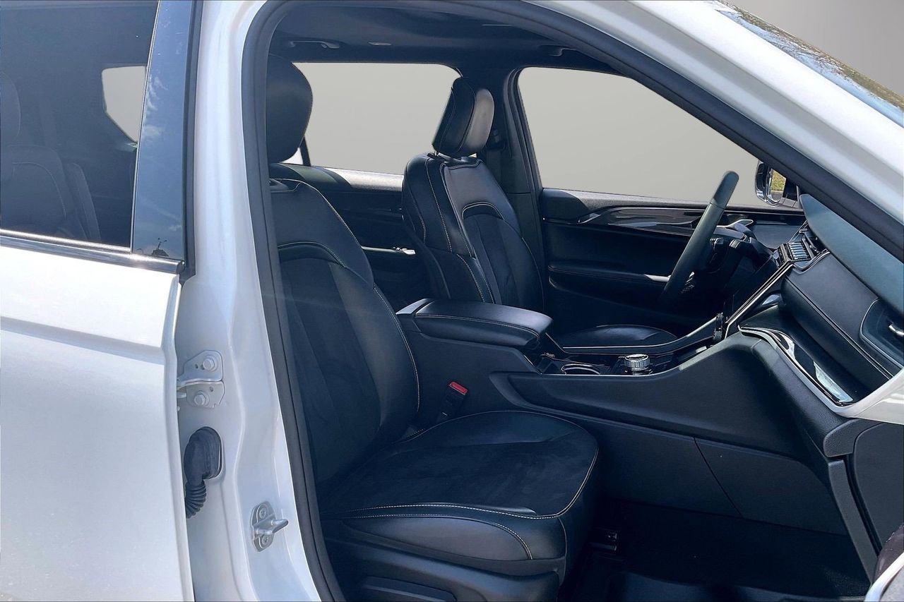 Certified 2023 Jeep Grand Cherokee L Laredo image 24