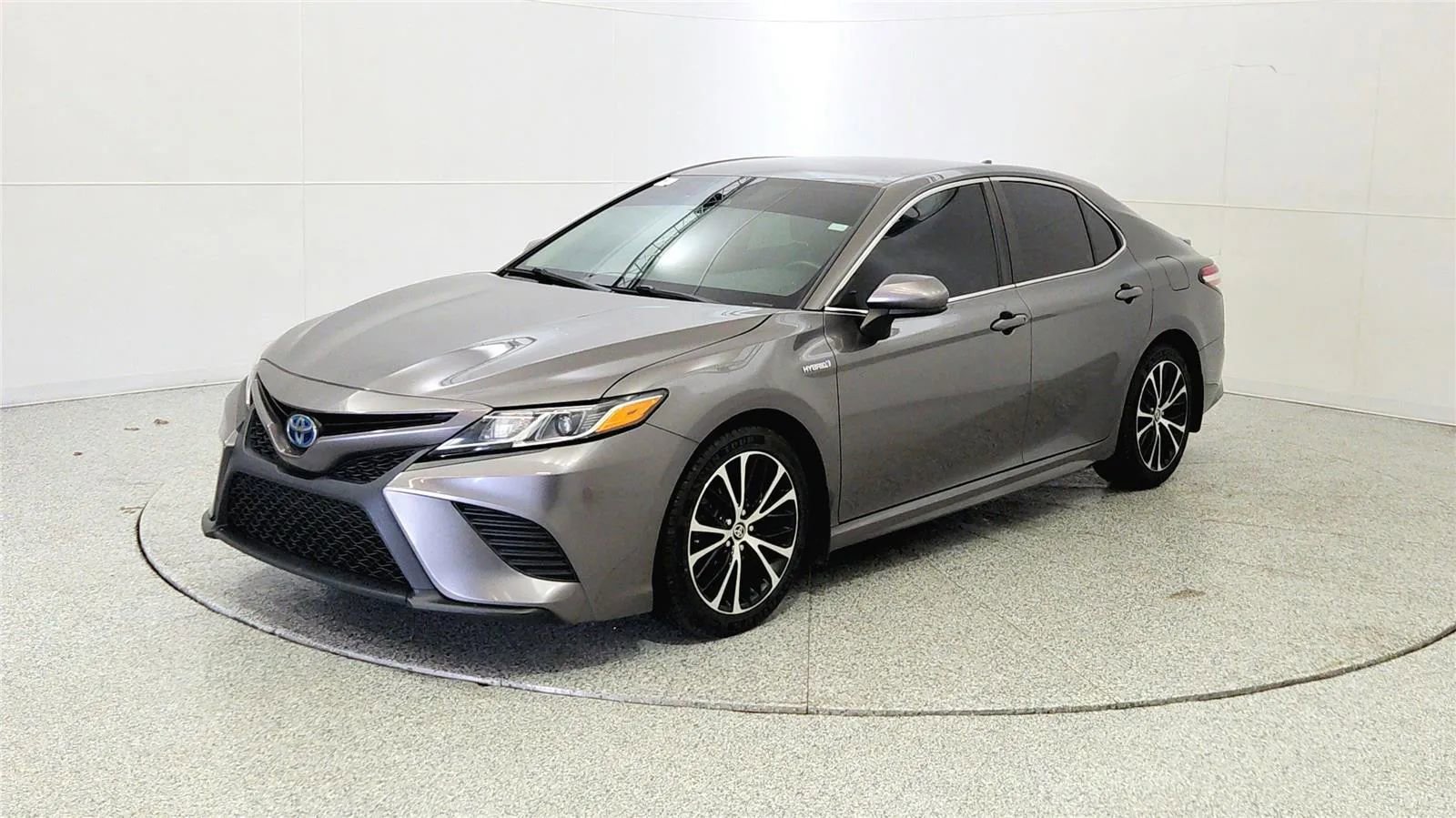 Used 2020 Toyota Camry SE image 3