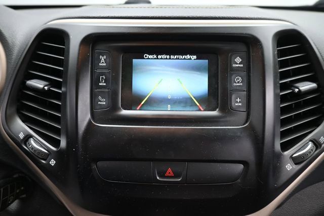 Used 2016 Jeep Cherokee Latitude w/ Cold Weather Group AWD/4WD image 18