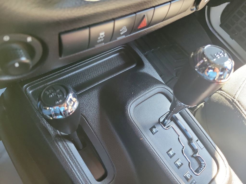 Used 2015 Jeep Wrangler Sport AWD/4WD image 23