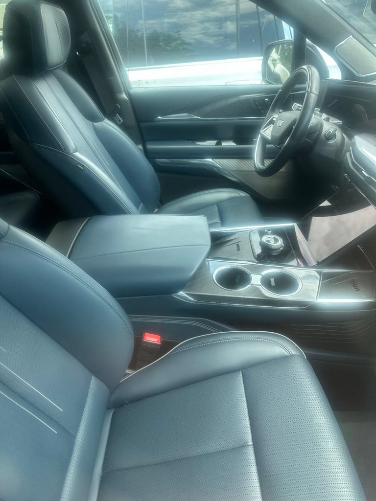 Used 2025 Cadillac Escalade IQ Luxury 2 w/ LPO, Premium Carpet Package AWD/4WD image 13