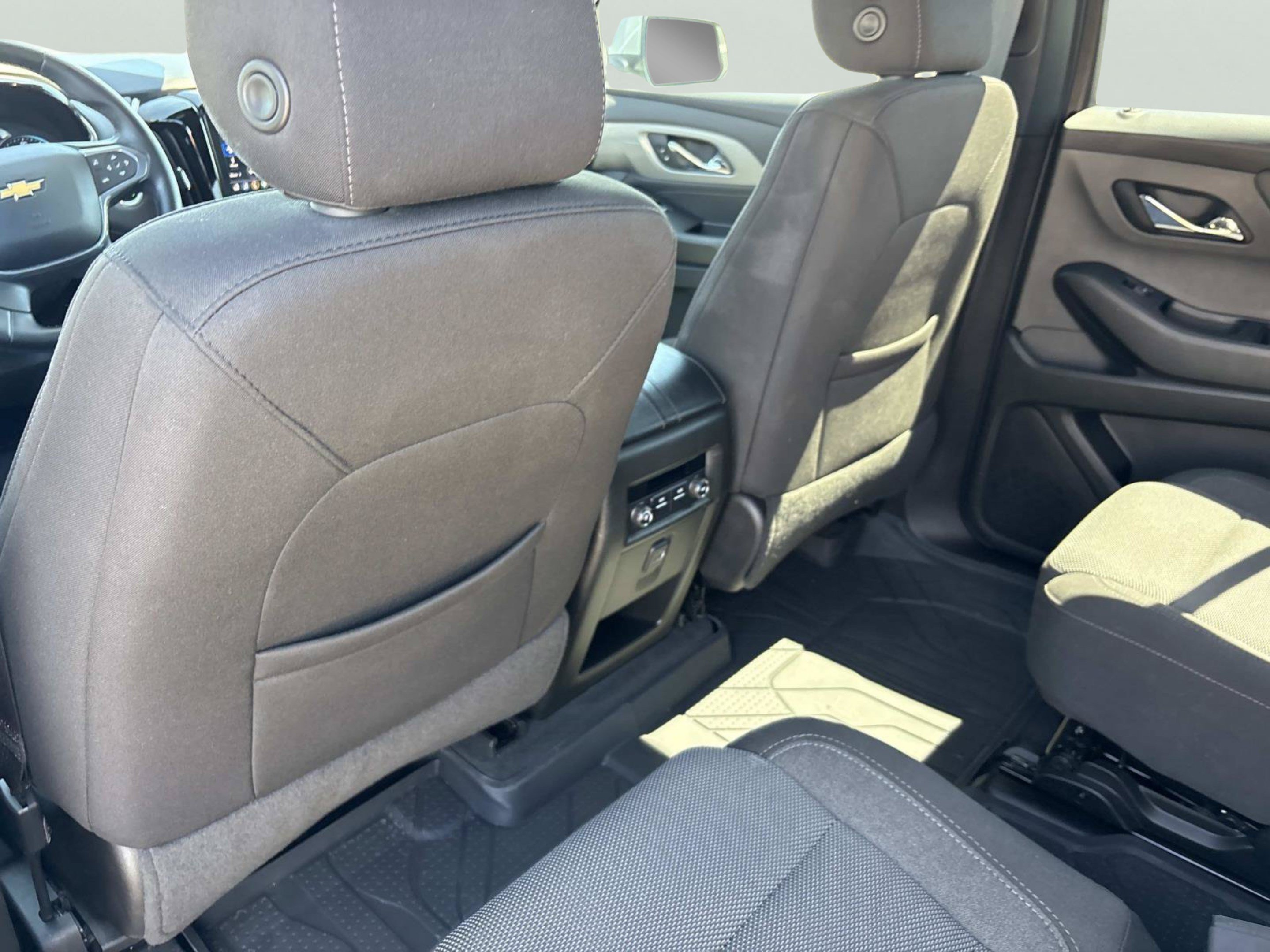 Used 2023 Chevrolet Traverse LT FWD image 14
