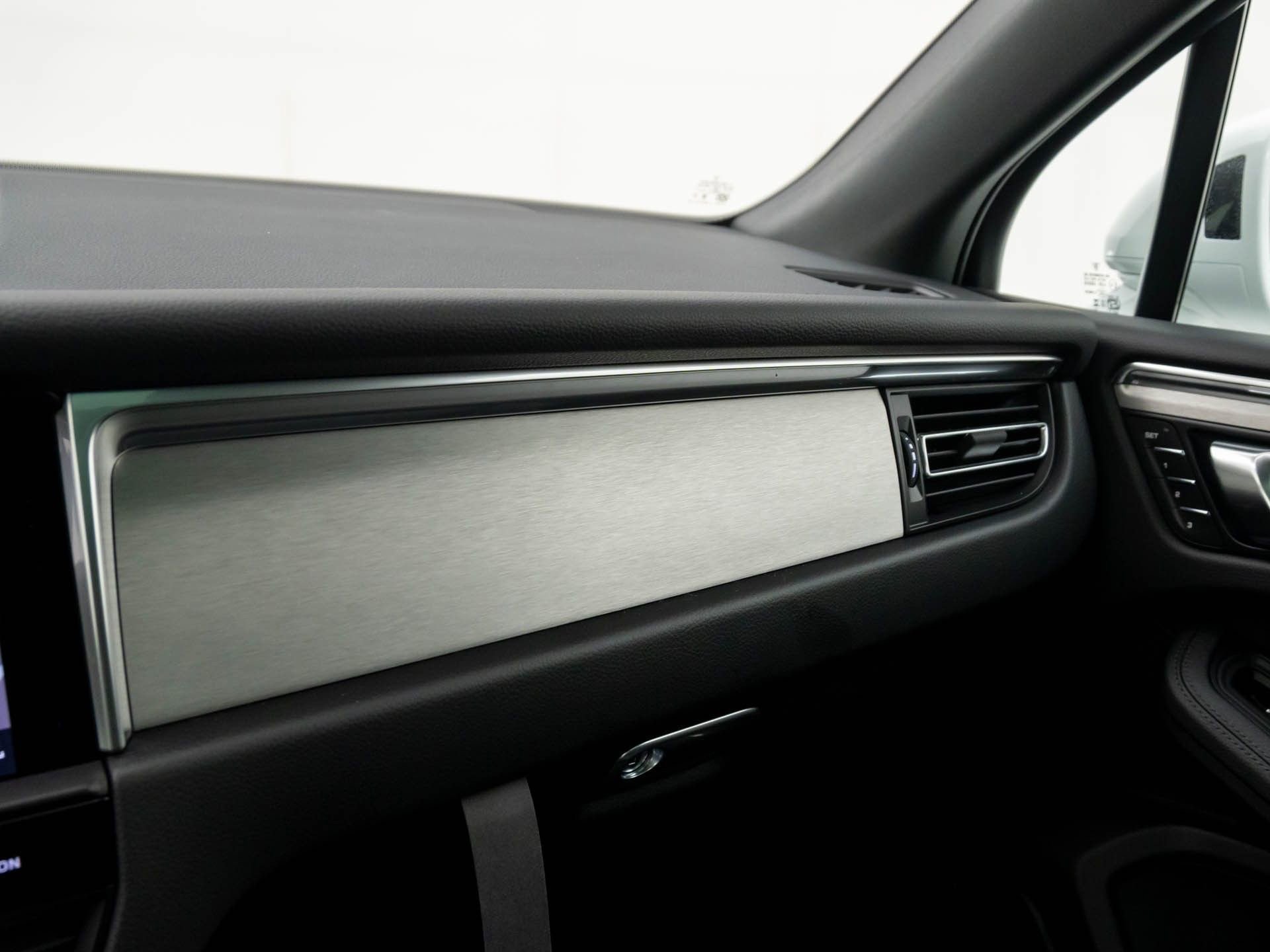 Certified 2026 Porsche Macan image 28
