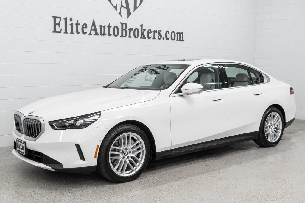 Used 2025 BMW 540i xDrive AWD/4WD image 36