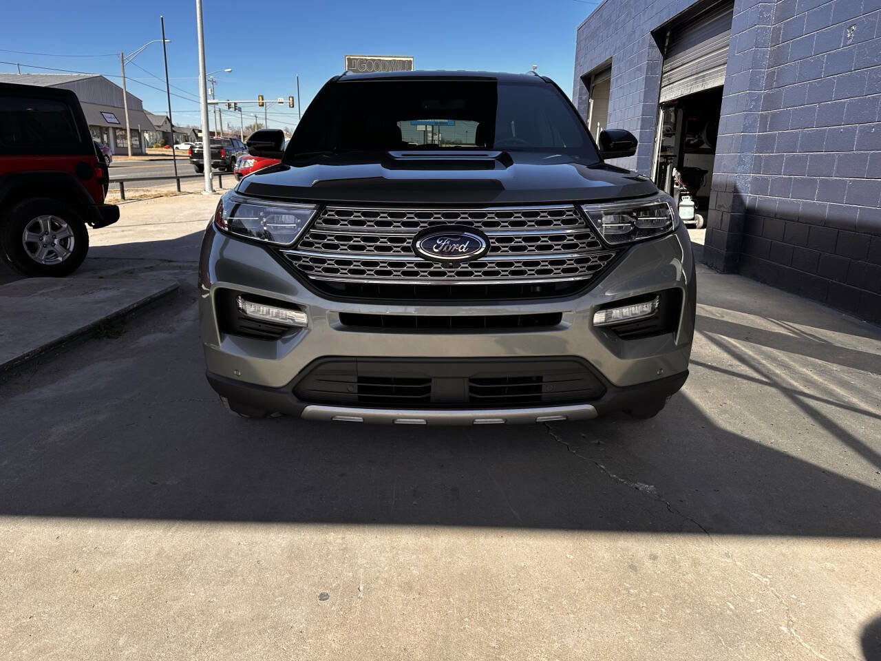 Used 2020 Ford Explorer Limited w/ Class III Trailer Tow Package image 3