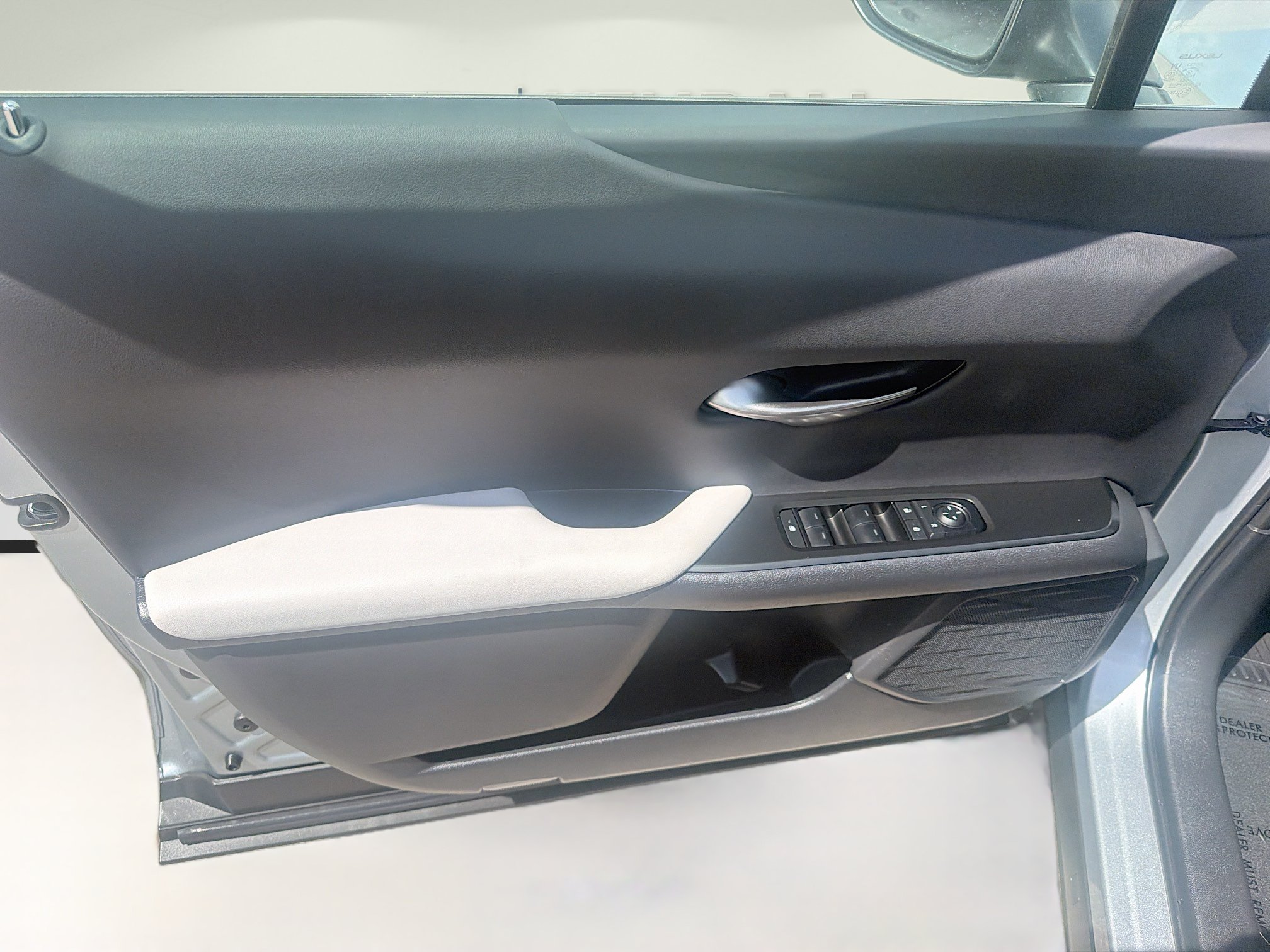 Used 2025 Lexus UX 300h FWD image 17