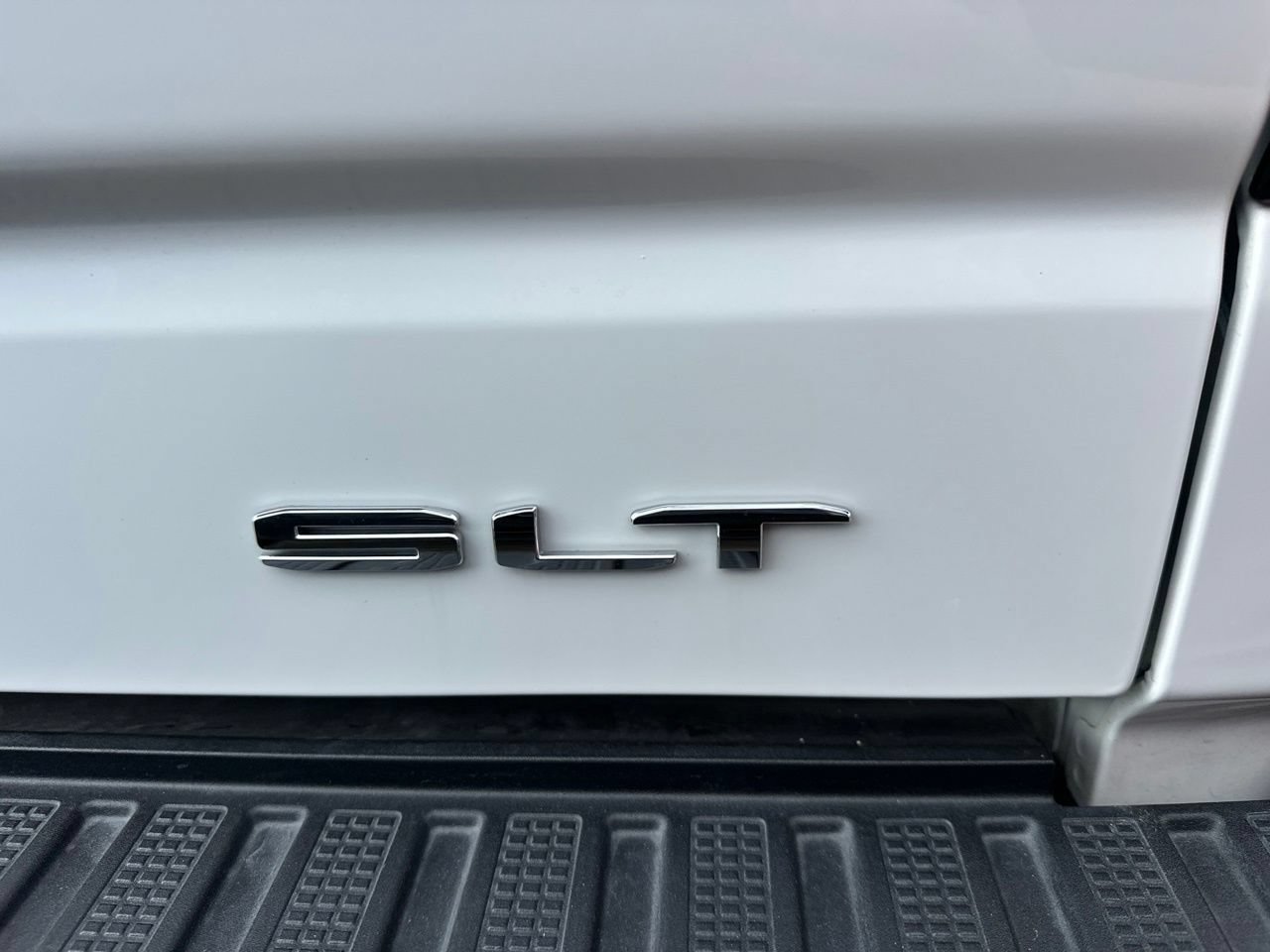 Used 2026 GMC Sierra 1500 SLT AWD/4WD image 5