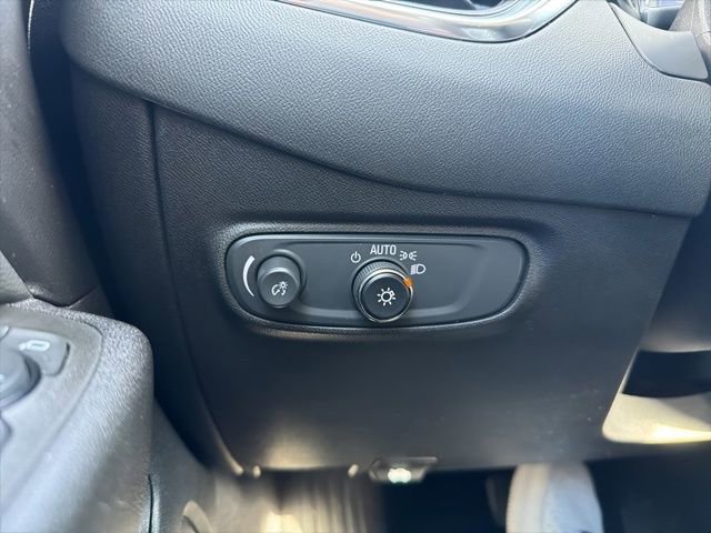 Used 2024 Chevrolet Equinox LT image 38