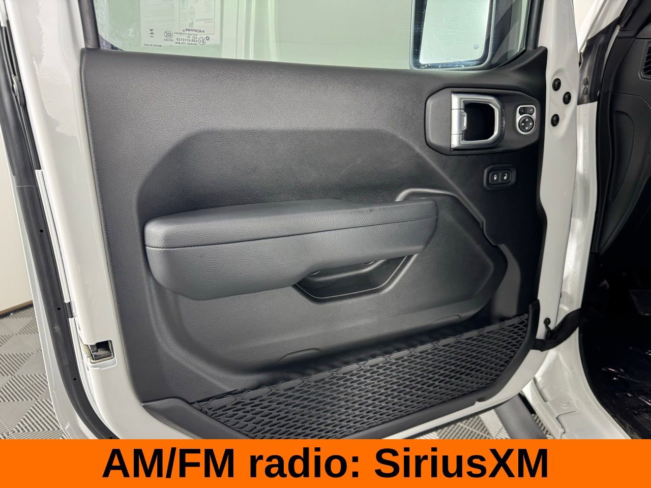 Used 2025 Jeep Gladiator Sport image 10